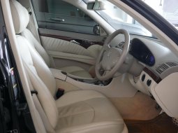 Jual Mobil Bekas Mercedes-Benz E-Class E 240 Elegant 2004 area Gunung Kidul, Yogyakarta 4