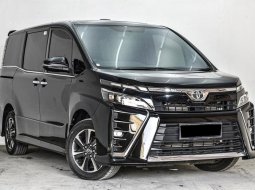 Dijual Mobil Toyota Voxy 2018 di Depok 1