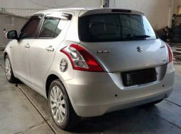 Dijual cepat mobil Suzuki Swift GX 2014 Di Bekasi 2