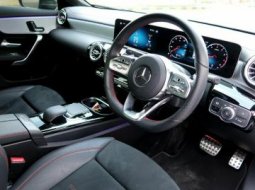 Dijual cepat mobil Mercedes-Benz CLA 200 AMG 2019 New Model di DKI Jakarta 3