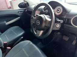 Dijual cepat mobil Mazda 2 R AT 2011, DKI Jakarta 4