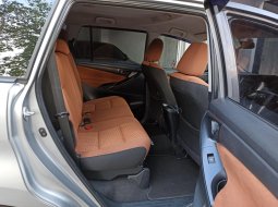 Jual cepat mobil Toyota Kijang Innova 2.0 G Manual 2016 Good Condition, Jawa Timur 5