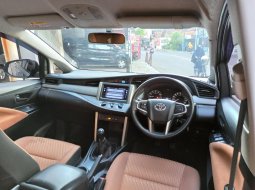 Jual cepat mobil Toyota Kijang Innova 2.0 G Manual 2016 Good Condition, Jawa Timur 4