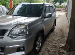 Jual Mobil Bekas Nissan X-Trail 2.0 CVT 2010 di Bekasi 4