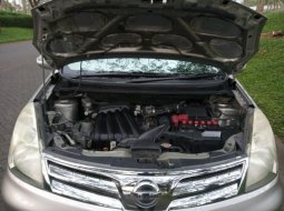 Dijual Mobil Bekas Nissan Grand Livina XV Ultimate 2012 di Jawa Timur 1