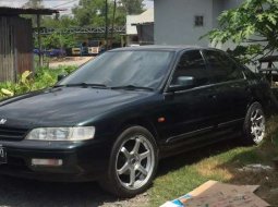 Kalimantan Selatan, Honda Accord 1994 kondisi terawat 4