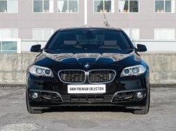 Dijual cepat BMW 5 Series 528i business 2013 Jawa Timur 1