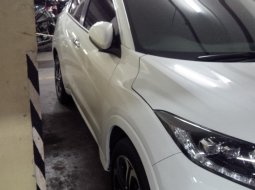 Dijual Mobil Honda HR-V 1.8L Prestige Dual Tone Terawat 2015 di DKI Jakarta 4