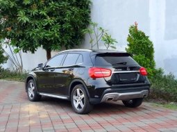 Dijual cepat Mercedes-Benz GLA 200 Gasoline 2016 di Jawa Timur 2