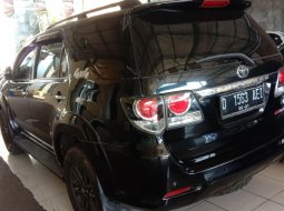 Dijual cepat mobil Toyota Fortuner G AT VNT TURBO diesel 4x4 2015 di Jawa Barat 5