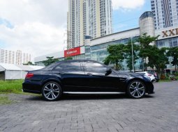 Dijual Mobil Mercedes-Benz E300 Modif E400 Sedan Hitam 2009 Surabaya 6