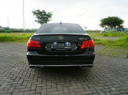 Dijual Mobil Mercedes-Benz E300 Modif E400 Sedan Hitam 2009 Surabaya 1