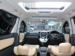 Dijual cepat mobil Toyota Vellfire Z Audio Less 2011 Putih, DKI Jakarta 5