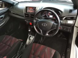 Jual mobil bekas murah Toyota Yaris Heykers 2017 di Jawa Timur 10