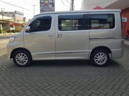 Dijual Mobil Daihatsu Luxio X 2015 Manual di Jawa Timur 1