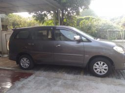 Dijual cepat Kijang Innova V 2.0 bensin AT 2010, DKI Jakarta 1