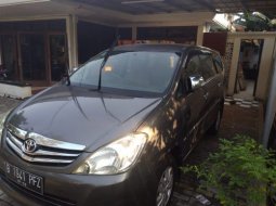 Dijual cepat Kijang Innova V 2.0 bensin AT 2010, DKI Jakarta 10