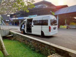 Dijual mobil Toyota Hiace High Grade Commuter 2014 di Bogor  1