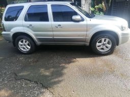 Jawa Barat, Ford Escape XLT 2007 kondisi terawat 14