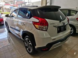 Jual mobil bekas murah Toyota Yaris Heykers 2017 di Jawa Timur 4