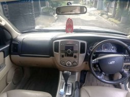 Jawa Barat, Ford Escape XLT 2007 kondisi terawat 10