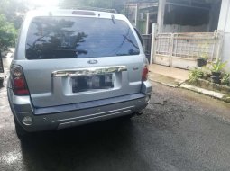 Jawa Barat, Ford Escape XLT 2007 kondisi terawat 3
