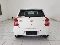 Dijual cepat mobil Toyota Etios Valco E 2015 Manual, Jawa Timur 1