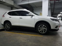 Dijual cepat Nissan X-Trail 2.5 2015 Putih di Depok  2