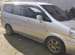 Jawa Barat, Nissan Serena Highway Star 2009 kondisi terawat 3