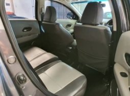 Jual Mobil Bekas Honda HR-V E CVT 1.5L 2017 di Jawa Timur 4