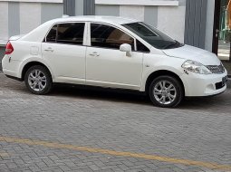 Dijual Mobil Nissan Latio 1.6 Manual 2010 Sedan di Jawa Timur 1