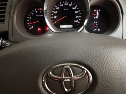 Jual Mobil Toyota Fortuner G DSL 2.5 AT 2011 Good Condition, Bekasi 4