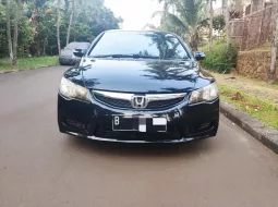 Dijual Mobil Bekas Honda Civic 1.8 2010 di Depok 2