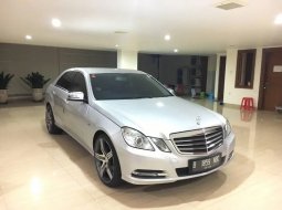 Dijual Mobil Mercedes-Benz E-Class E200 2012 di DKI Jakarta 5