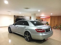 Dijual Mobil Mercedes-Benz E-Class E200 2012 di DKI Jakarta 3