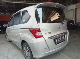 Jual mobil bekas Honda Freed PSD at 2013 di Bekasi 2