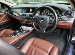 Dijual Mobil Bekas BMW 5 Series 528i 2016 Hitam di Jawa Timur 1