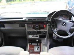 Dijual Cepat Mercedes-Benz G-Class G300 1994 di Jawa Barat 3