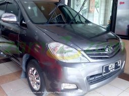 Dijual Mobil Toyota Kijang Innova E 2.0 M/T 2009 di Jawa Timur 10