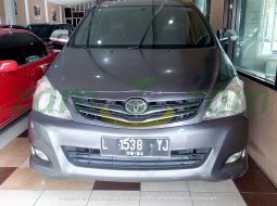 Dijual Mobil Toyota Kijang Innova E 2.0 M/T 2009 di Jawa Timur 9