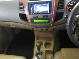 Dijual Cepat Toyota Fortuner G Luxury A/T 2010 di Jawa Barat 7