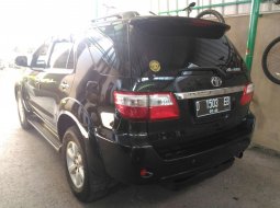 Dijual Cepat Toyota Fortuner G Luxury A/T 2010 di Jawa Barat 3