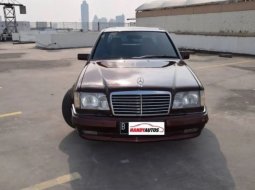 Jual Mobil Mercedes-Benz 200E 2.0 Manual 1988 DKI Jakarta 1