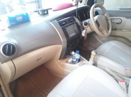 Jual mobil bekas Daihatsu Grand Livina XV MT 2009 dengan harga murah di Jawa Timur 2