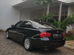 Dijual Mobil Bekas BMW 3 Series 320i 2009 di DKI Jakarta 3