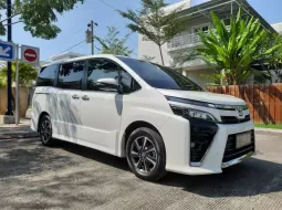 Dijual Mobil Bekas Toyota Voxy 2017 di Jawa Tengah 2