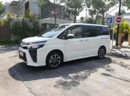 Dijual Mobil Bekas Toyota Voxy 2017 di Jawa Tengah 3