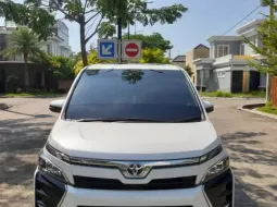 Dijual Mobil Bekas Toyota Voxy 2017 di Jawa Tengah 1