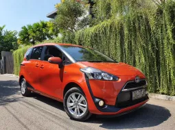 Dijual Mobil Bekas Toyota Sienta G 2017 di Jawa Barat 1