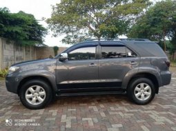 Dijual Mobil Toyota Fortuner G Diesel 2010 di Bekasi 6